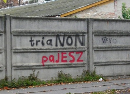 triaNON–paJESZ graffiti. Forrás: Kétfarkú kutya valóságteremtõ központ